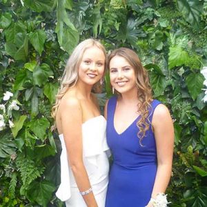 Casual foliage green wall